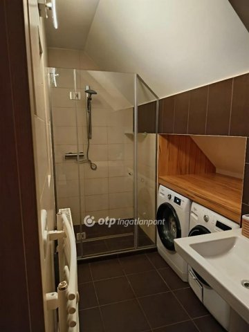 Eladó családi ház, Száron 179 M Ft, 5+1 szobás