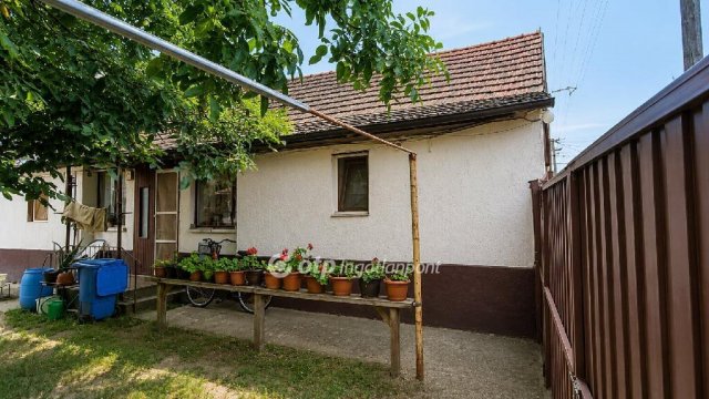 Eladó családi ház, Jászfényszarun 26 M Ft, 1+1 szobás