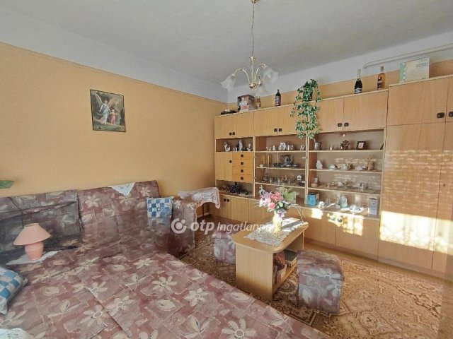 Eladó nyaraló, Jászberényben 30 M Ft, 2 szobás