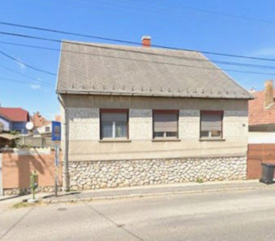 Eladó családi ház, Pápán 38 M Ft, 4 szobás