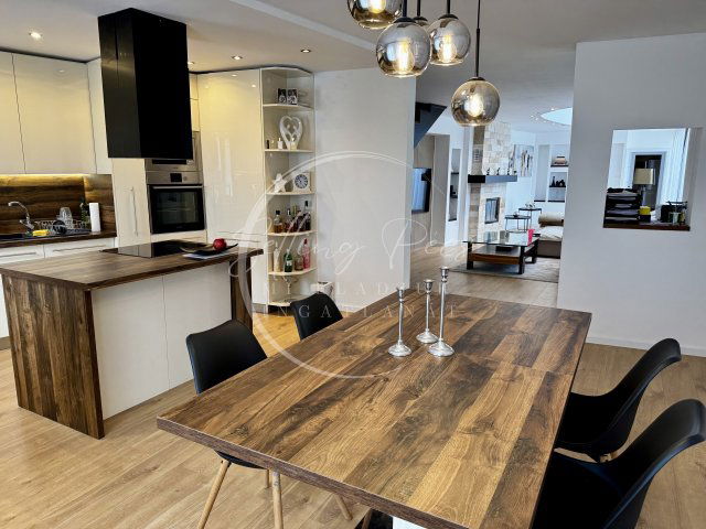 Eladó családi ház, Pécsett, Cserző közben 179.9 M Ft, 6 szobás