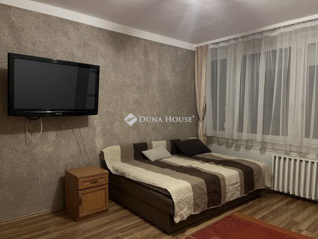 Kiadó téglalakás, albérlet, Pakson 180 E Ft / hó, 2 szobás