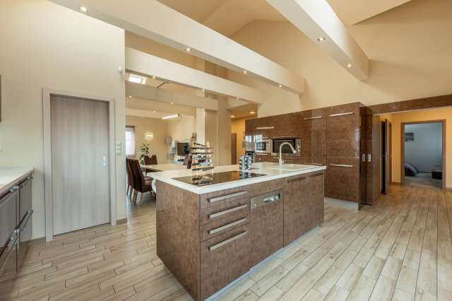 Eladó családi ház, Dunaharasztin 239.99 M Ft, 7 szobás