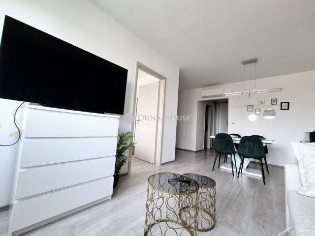 Eladó téglalakás, Siófokon 74.9 M Ft, 2 szobás