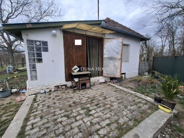 Eladó családi ház, Kiskunfélegyházán 8.9 M Ft, 1 szobás