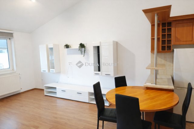 Eladó téglalakás, Kapuváron 58 M Ft, 2 szobás