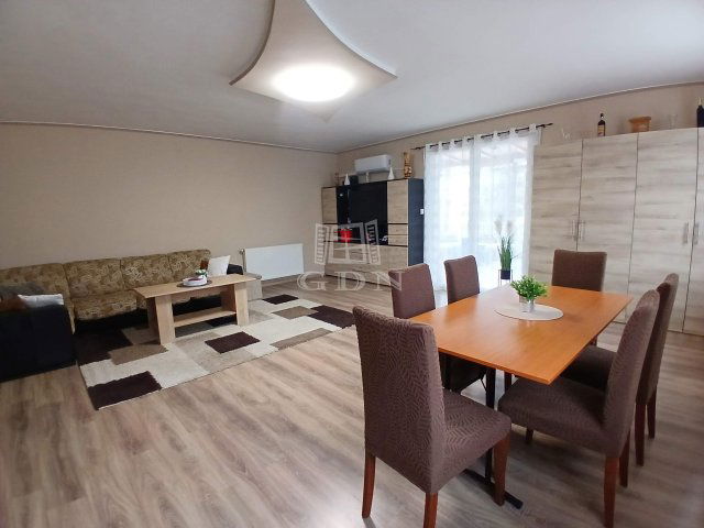 Eladó családi ház, Zánkán 234 M Ft, 5+2 szobás