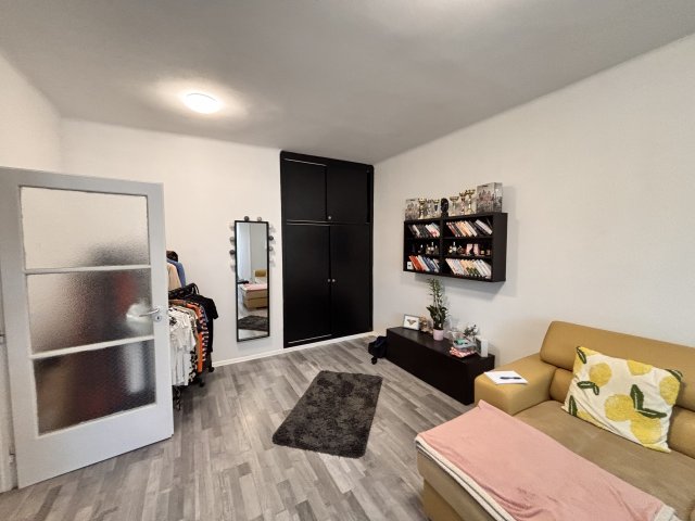 Eladó téglalakás, Szolnokon 33 M Ft, 1+1 szobás