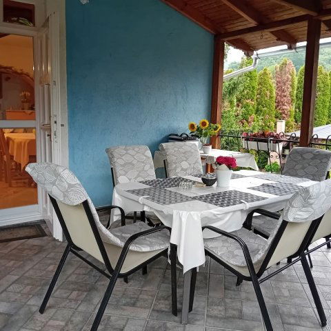 Eladó családi ház, Bajóton 93 M Ft, 5 szobás