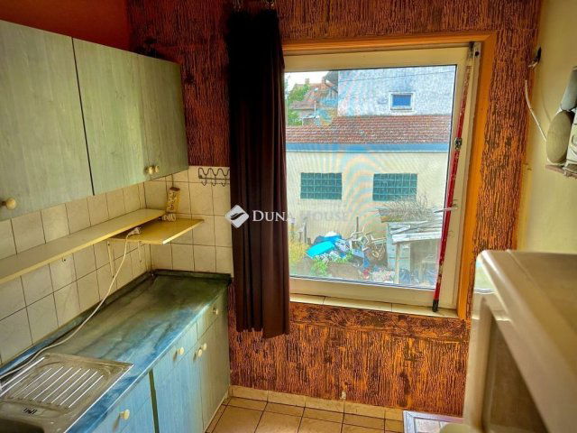 Eladó téglalakás, Szegeden 34.5 M Ft, 1 szobás