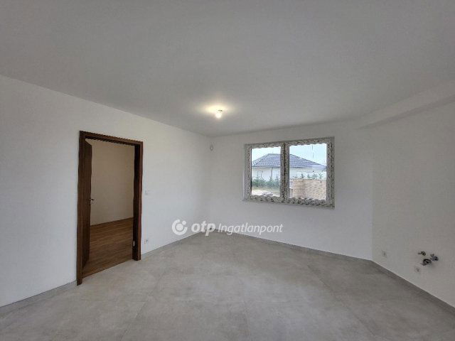 Eladó téglalakás, Szántódon 89.9 M Ft, 3 szobás