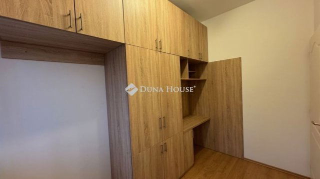 Kiadó téglalakás, albérlet, Debrecenben 220 E Ft / hó, 3 szobás