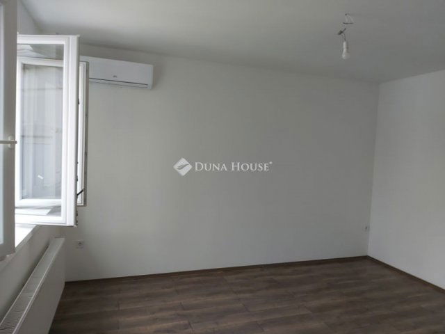 Eladó családi ház, Dunaharasztin 50 M Ft, 2 szobás