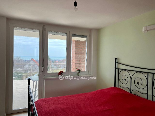 Eladó családi ház, Balatonfüreden 199.999 M Ft, 4+1 szobás