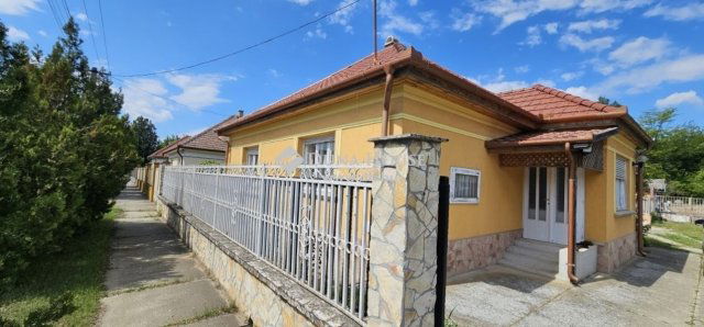 Eladó családi ház, Tápiószecsőn 44.9 M Ft, 3 szobás