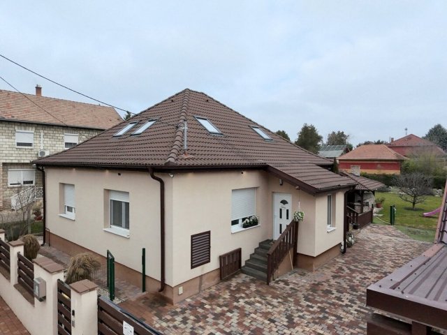 Eladó családi ház, Dunavarsányban 159.999 M Ft, 4+2 szobás