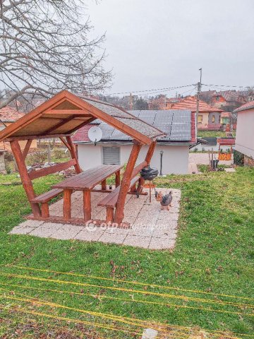 Eladó családi ház, Sukorón 149.9 M Ft, 7+3 szobás