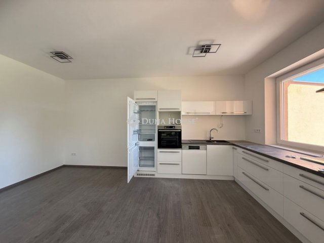 Eladó ikerház, Nagytarcsán 133.7 M Ft, 4 szobás