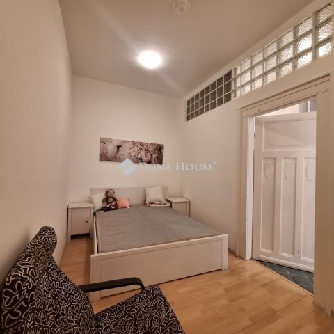 Kiadó téglalakás, albérlet, Budapesten, V. kerületben, 3 szobás