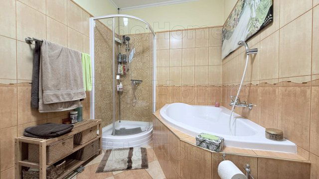 Eladó családi ház, Balatonszentgyörgyön 209.52 M Ft, 5 szobás