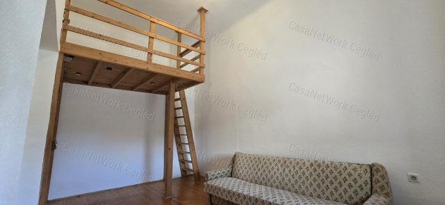 Eladó családi ház, Cegléden 34.9 M Ft, 2 szobás