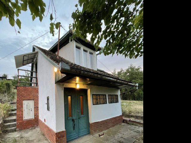 Eladó családi ház, Szekszárdon 10.9 M Ft, 1 szobás