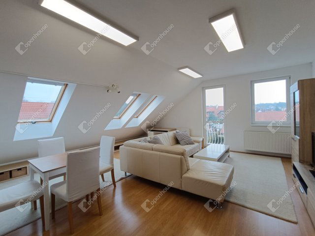 Eladó téglalakás, Sopronban 89.9 M Ft, 4 szobás