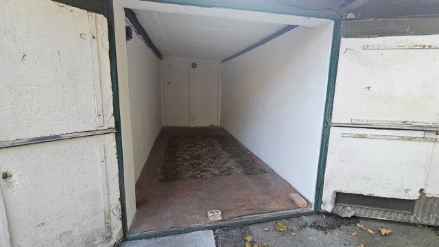 Eladó garázs, Szegeden, Vasas Szent Péter utcában 9.5 M Ft