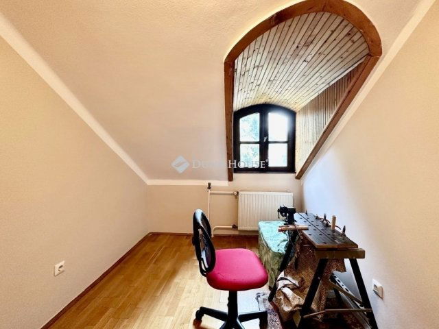 Eladó téglalakás, Pécsett 56.99 M Ft, 3 szobás