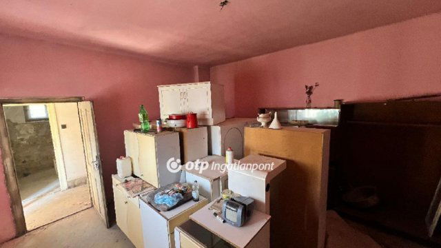 Eladó téglalakás, Pápán 14.99 M Ft, 1 szobás