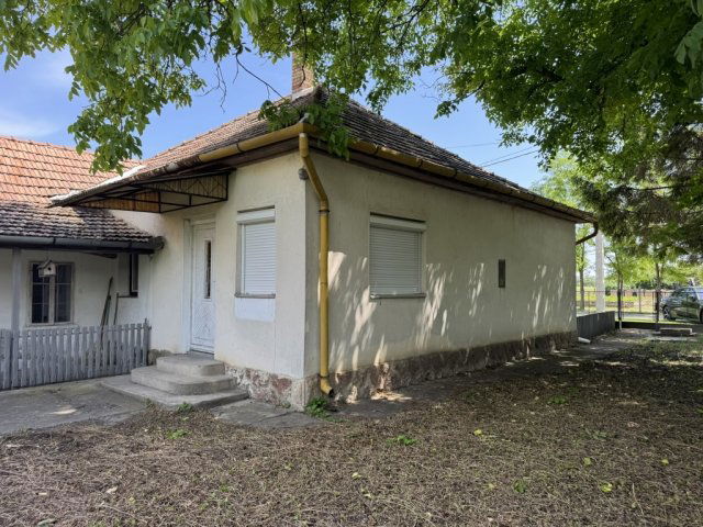 Eladó családi ház, Jásziványon 8.9 M Ft, 4 szobás