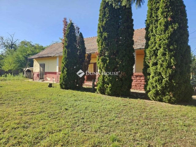 Eladó családi ház, Daruszentmiklóson 16.5 M Ft, 2 szobás