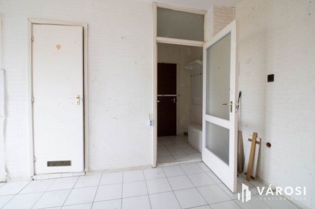 Eladó panellakás, Gyulán 28.5 M Ft, 3 szobás