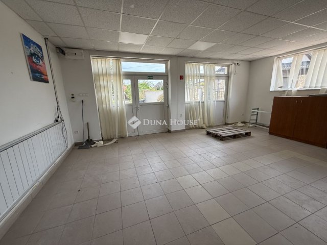 Kiadó ipari ingatlan, Nyergesújfaluban, Akácfa utcában