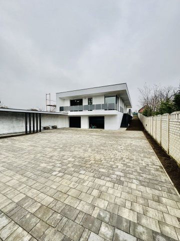 Eladó családi ház, Dunaharasztin 270 M Ft, 5+2 szobás