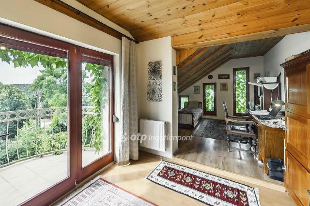 Eladó családi ház, Nadapon 239 M Ft, 5+1 szobás