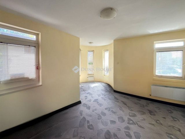 Eladó téglalakás, Siófokon 89 M Ft, 1 szobás