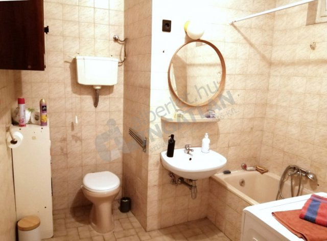 Kiadó téglalakás, albérlet, V. kerületben, Semmelweis utcában