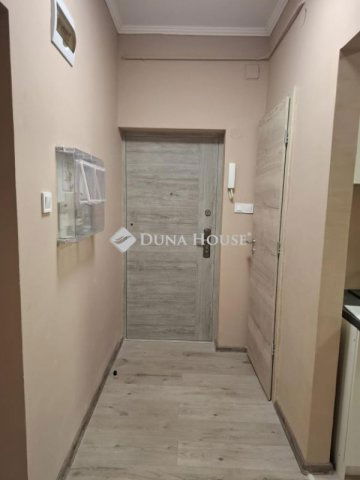 Eladó téglalakás, Szekszárdon 45.5 M Ft, 2 szobás