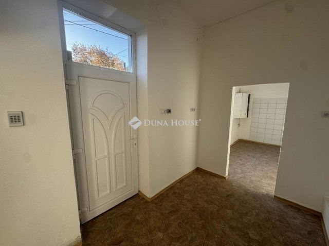 Eladó téglalakás, Budapesten, XX. kerületben 40 M Ft, 1 szobás