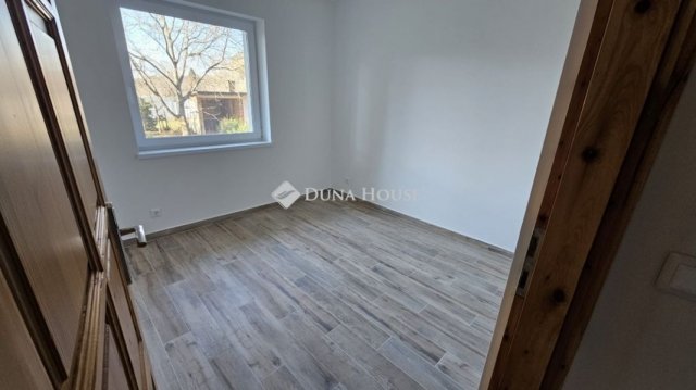 Eladó családi ház, Siófokon 259.9 M Ft, 9 szobás