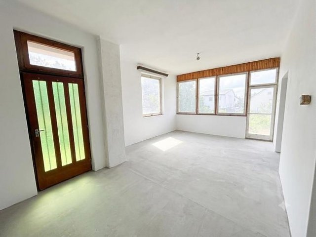 Eladó családi ház, Dunakeszin 95 M Ft, 3 szobás