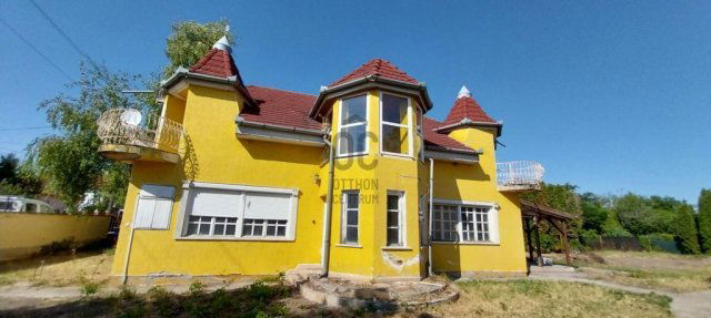 Eladó családi ház, Cegléden 85 M Ft, 7 szobás