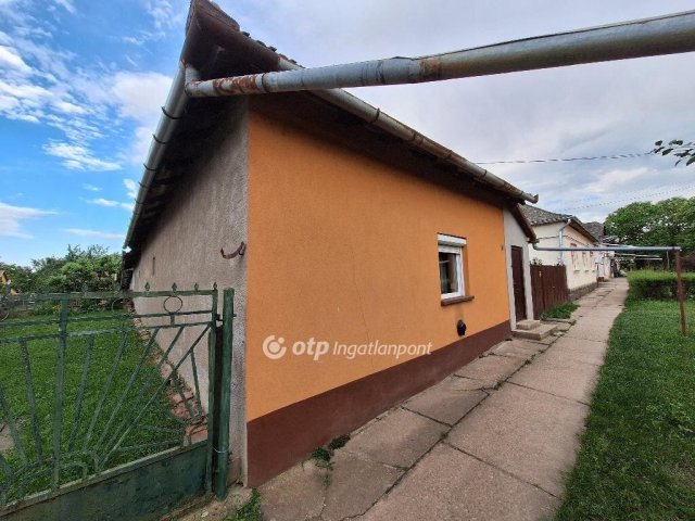 Eladó családi ház, Tiszaörsön 12 M Ft, 3 szobás