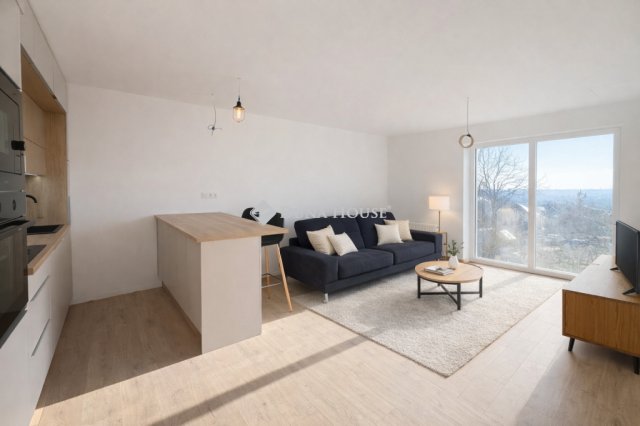 Eladó családi ház, Pécsett 89.9 M Ft, 4 szobás