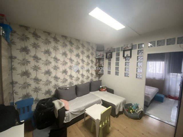 Eladó panellakás, Dunaújvárosban 39.99 M Ft, 3 szobás