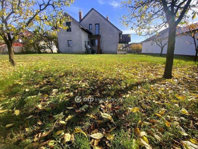 Eladó családi ház, Kisújszálláson 25 M Ft, 3+1 szobás