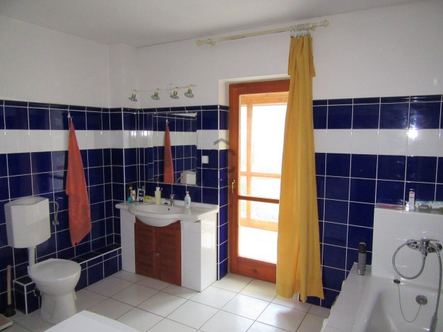 Eladó családi ház, Debrecenben 239.9 M Ft, 8 szobás