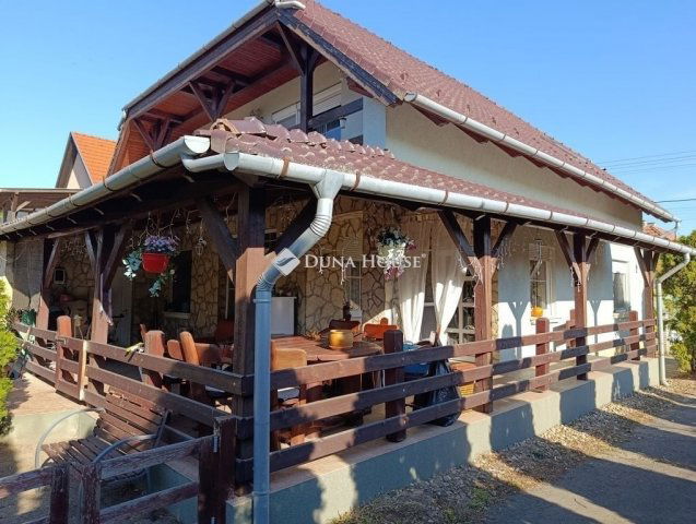 Eladó családi ház, Veresegyházon 150 M Ft, 5 szobás