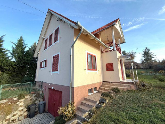 Eladó családi ház, Pécsett 114.9 M Ft, 4 szobás